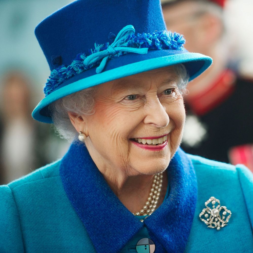 Cofe Official Photo Of The Queen For Use In Event Of London Bridge Falling Only